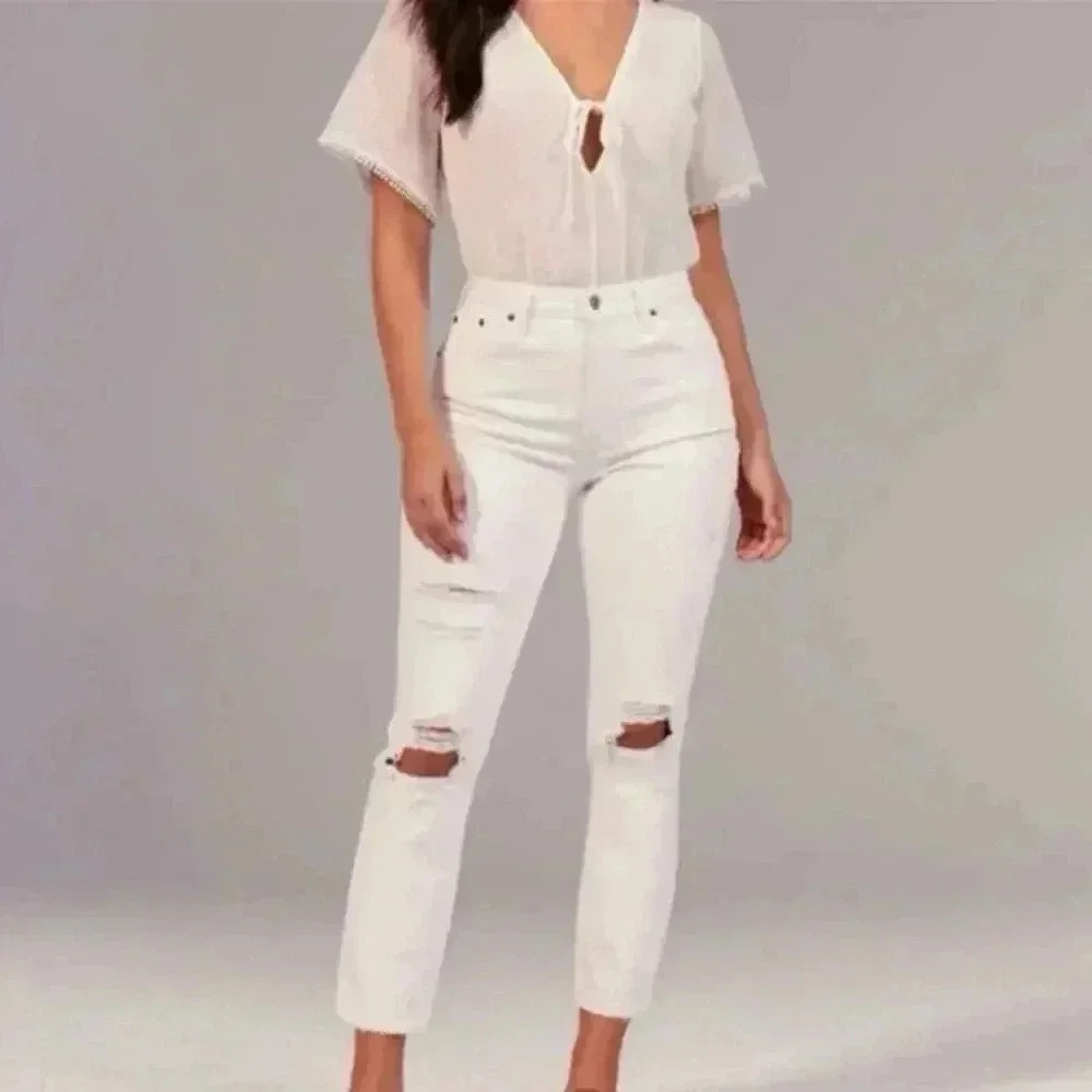 Abercrombie & Fitch High Rise Mom Jeans Size 27 / 4R White Denim Distressed Crop